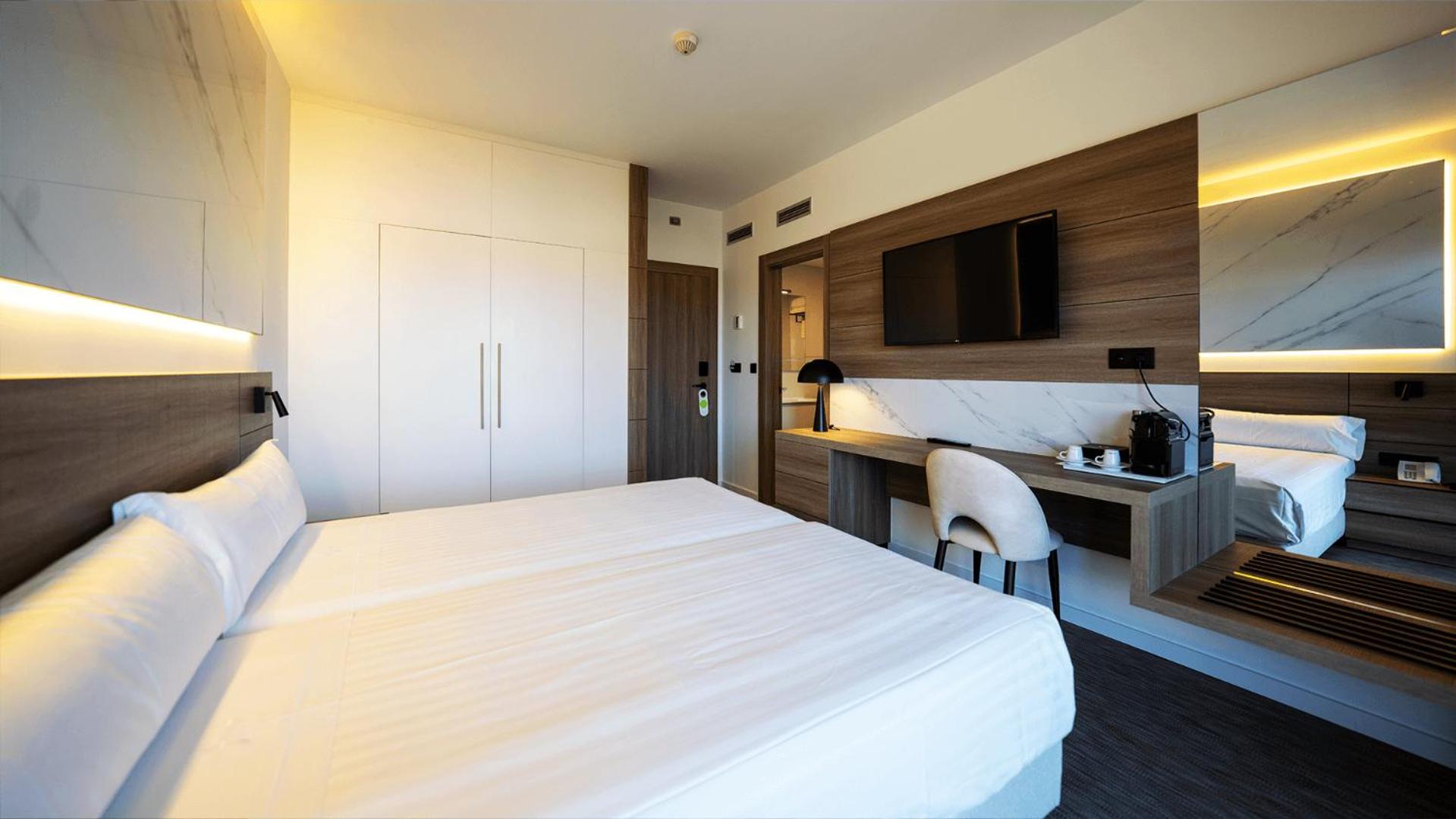 Room, Triple