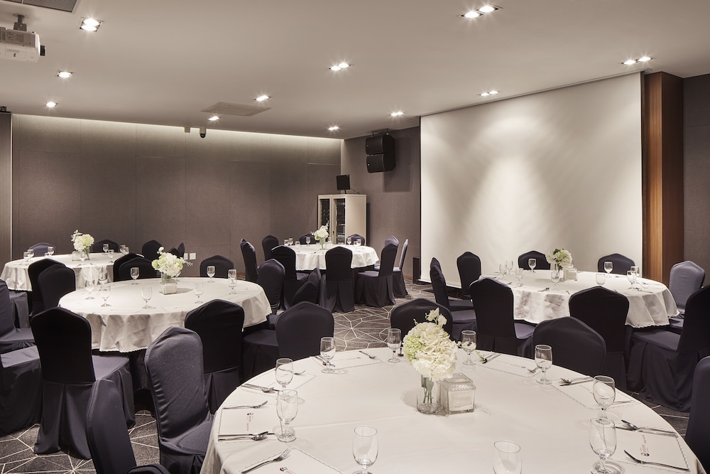 Ramada Encore by Wyndham Gimpo Han River Hotel 60/68