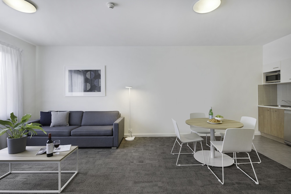 Quest Mawson Lakes 34/78