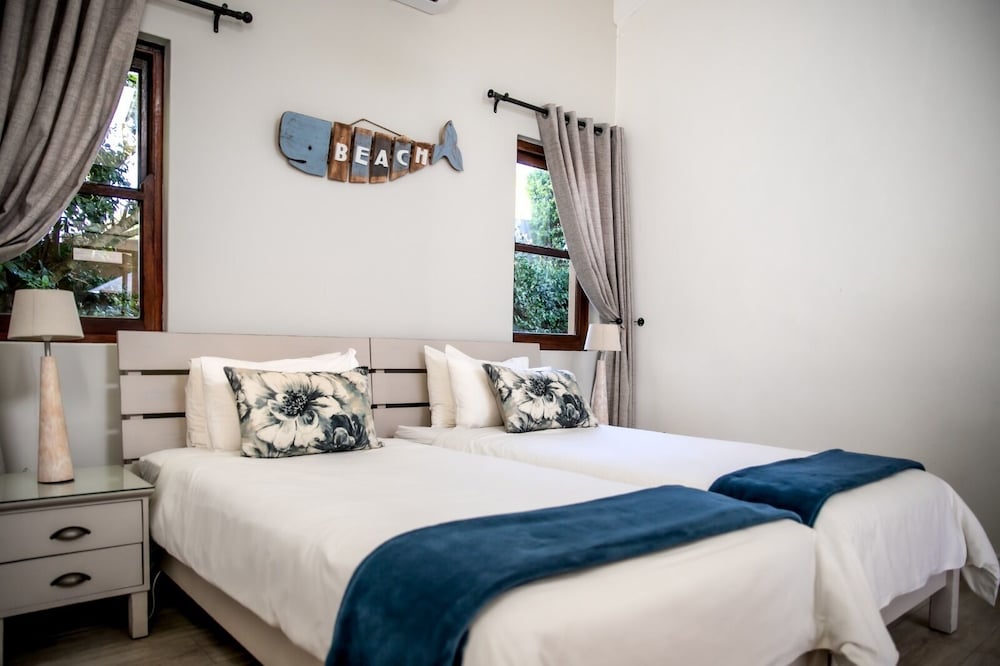 SUITE, TWIN BEDS