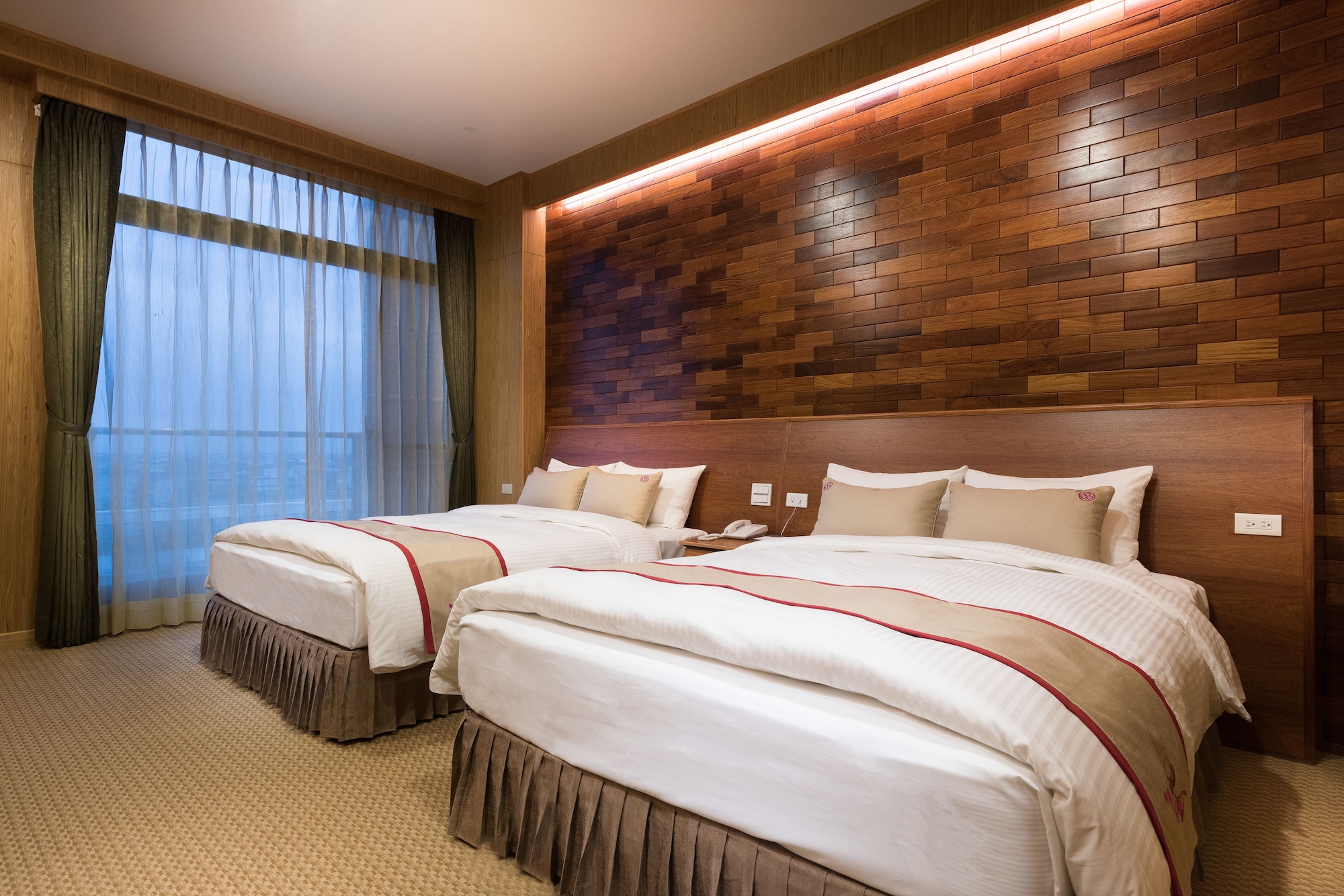 ROOM, QUADRUPLE