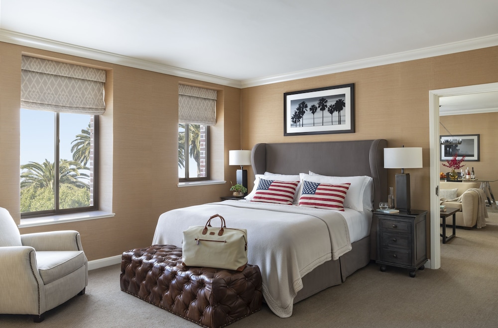 GRAND, PALISADE, SUITE, KING BED, SOFA