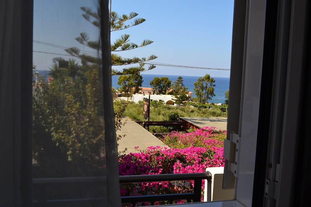 Kastro Hotel 46/50
