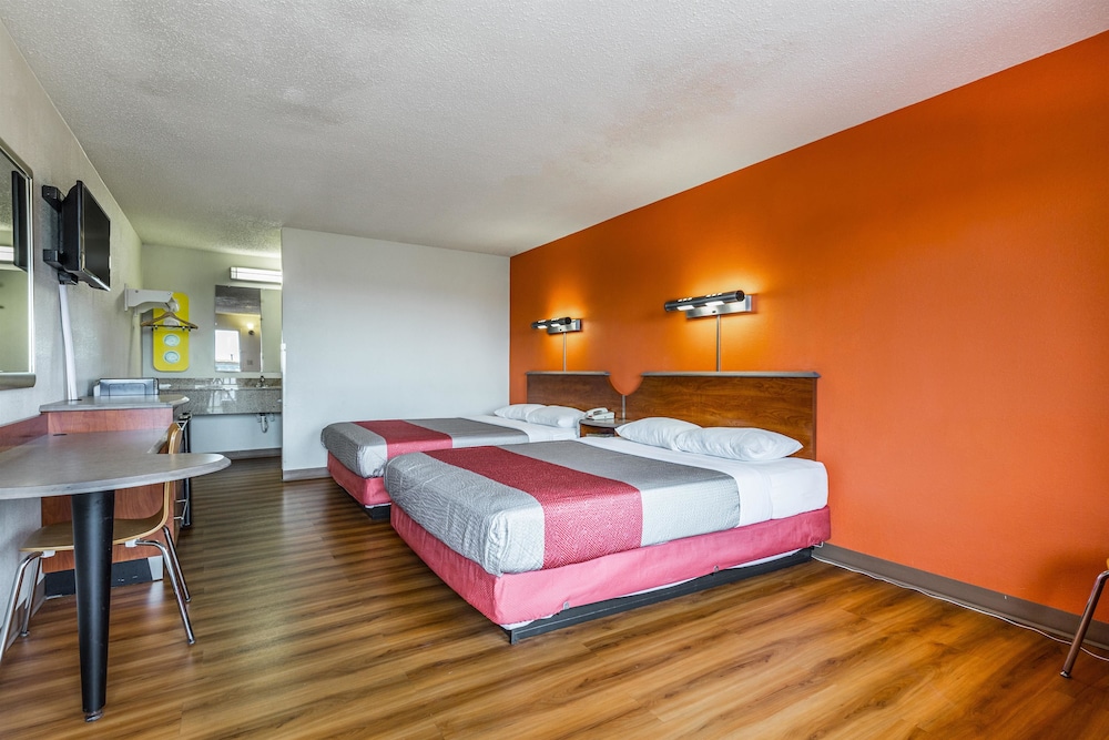 Rodeway Inn Mount Vernon, IL 7/32