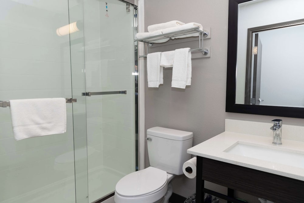 Standard, 2 Queen Beds, Kitchenette, Studio6 Fort Worth, TX - Lake Worth 3/4