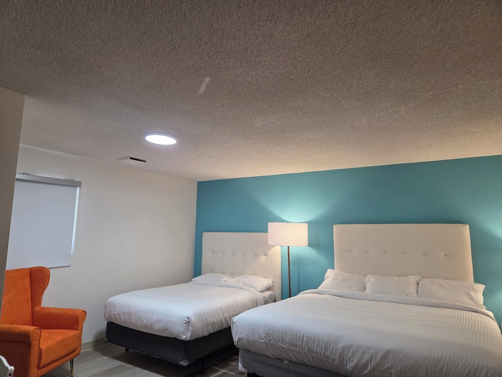 Howard Johnson by Wyndham Hinton 26/64