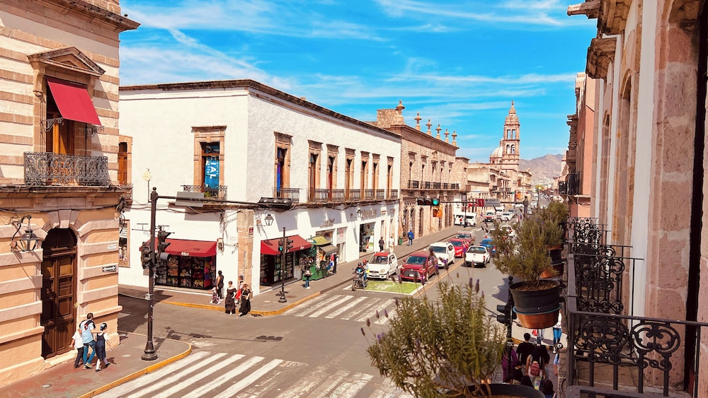 Herencia Hotel By Hosting House 45/50