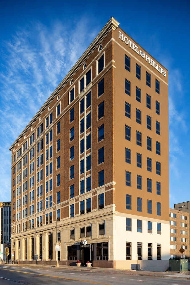 Hotel On Phillips 2/50