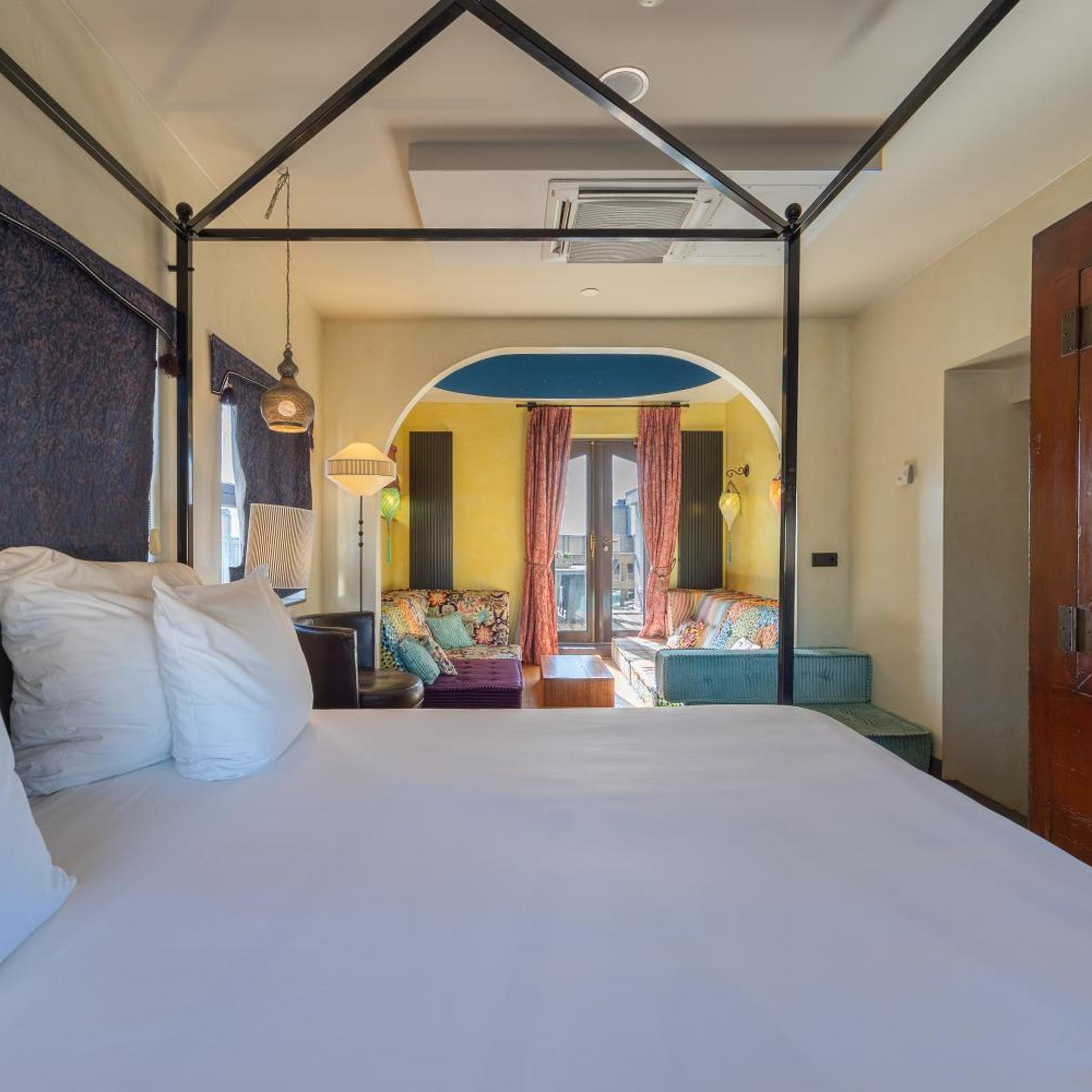 Oriental, Suite, King Bed