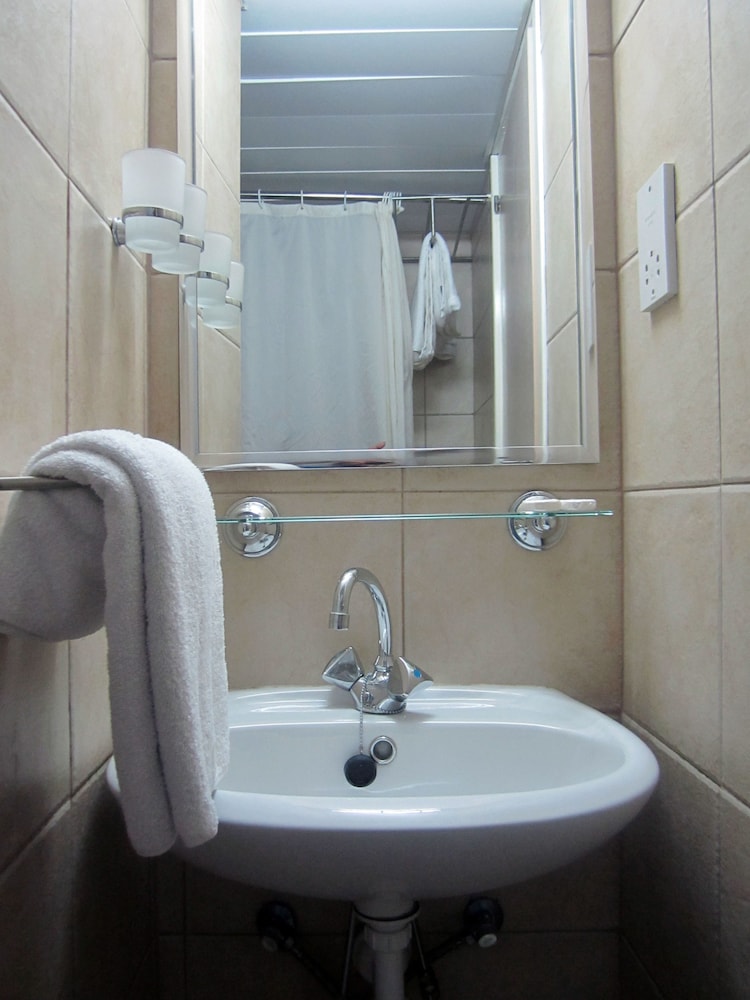 Senator Hotel Apartments - Adults Only 65/70