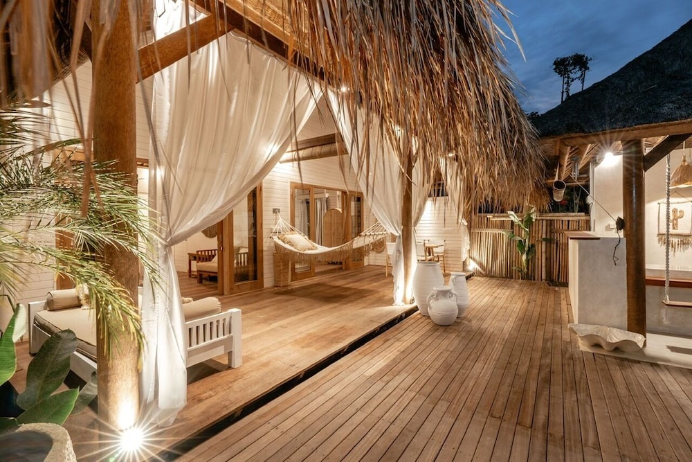 Castaway Resort 24/48