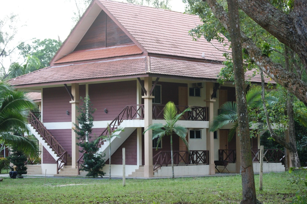 Rompin Beach Resorts 1/39