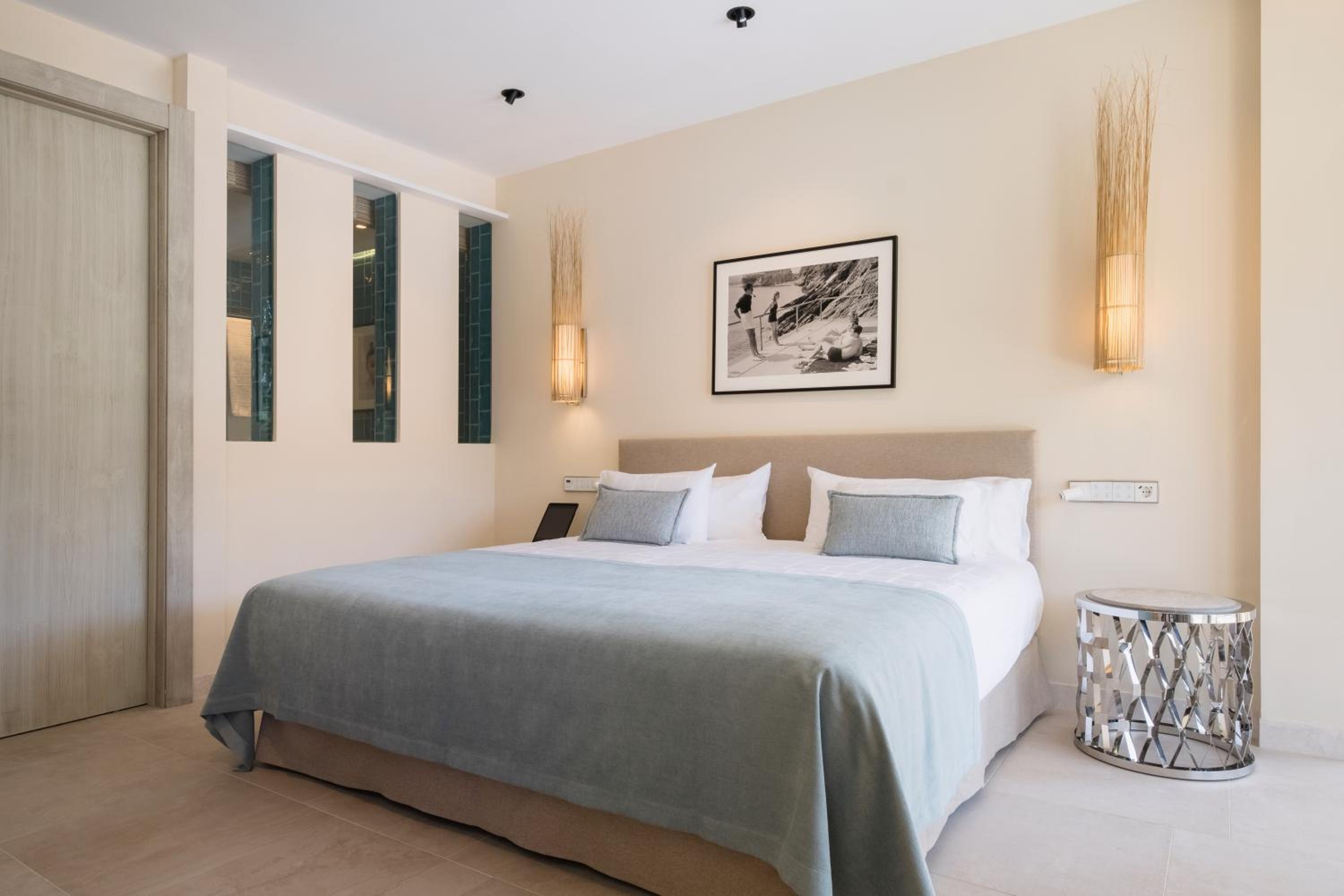 Suite, Lateral Side Sea View, Balcony