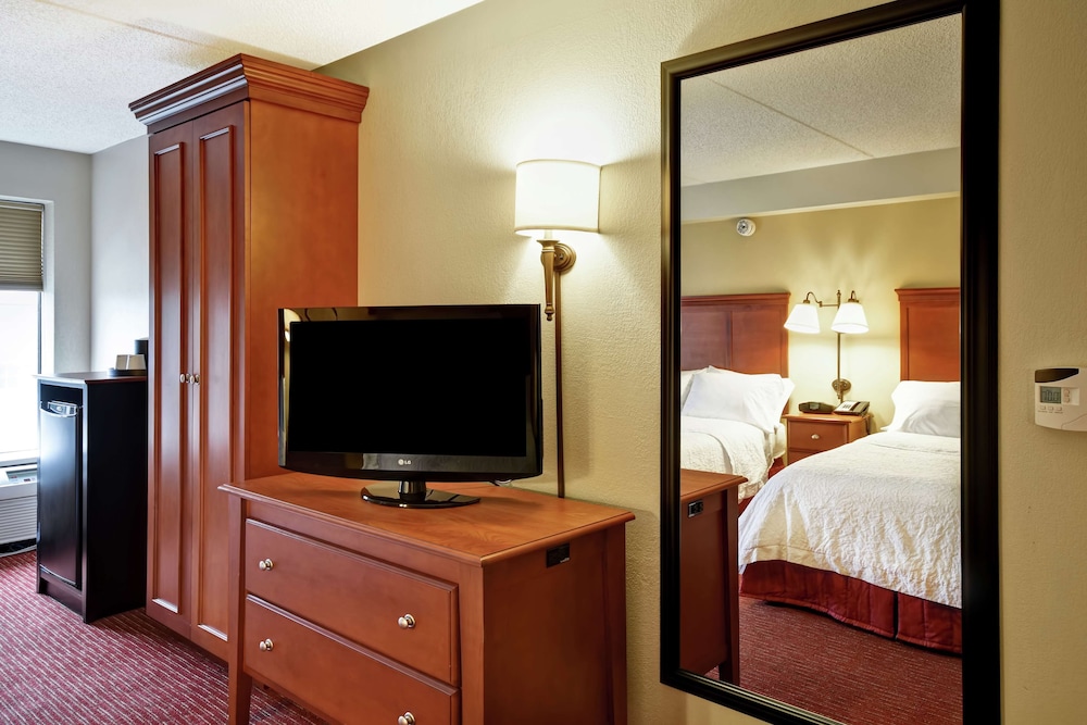 Hampton Inn Louisville-Airport 26/56