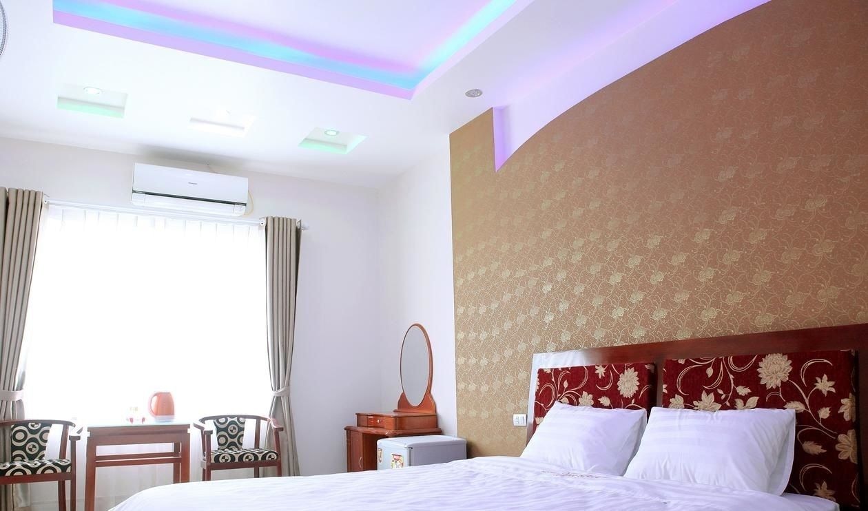 ROOM, DOUBLE BED, BATHTUB