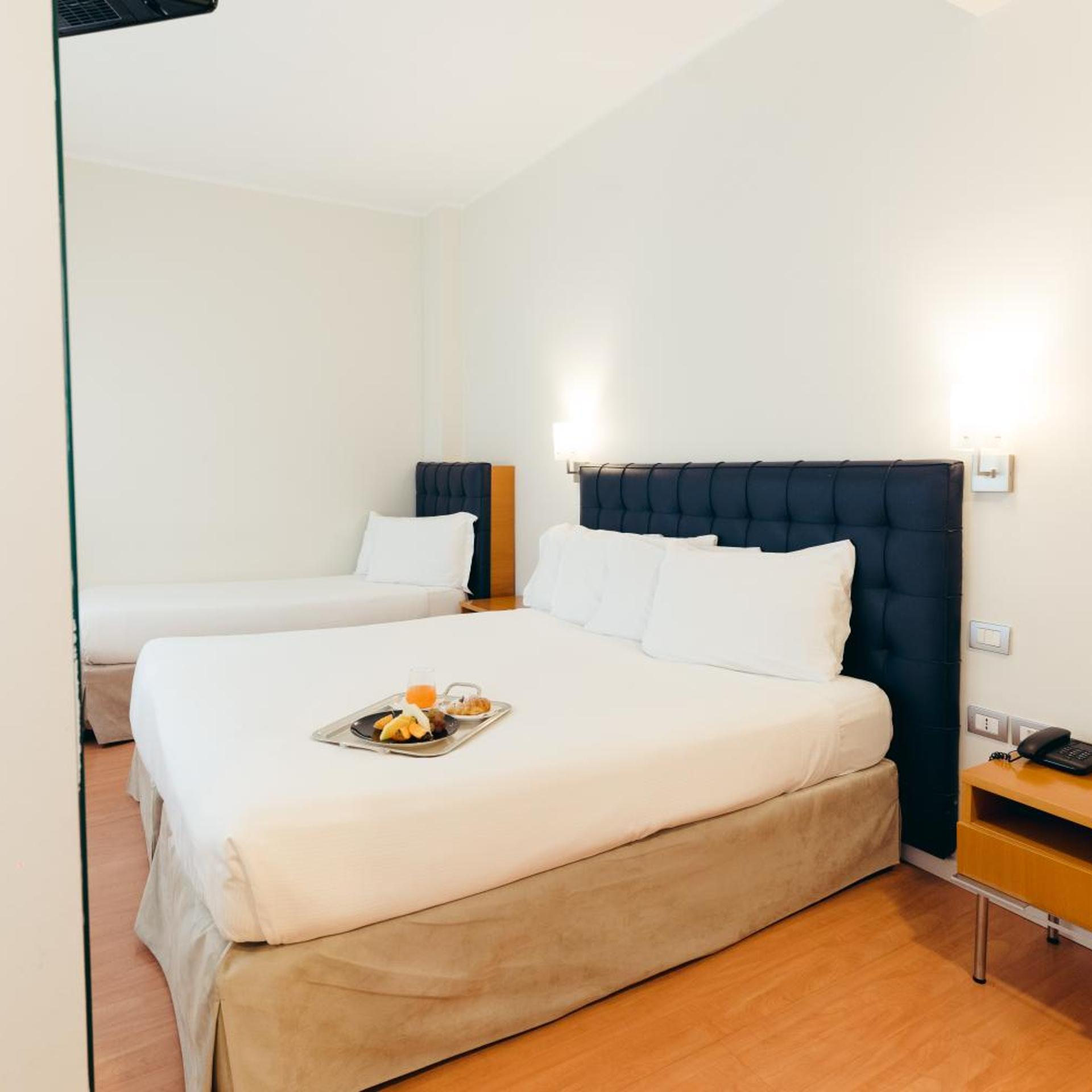 Room, Triple