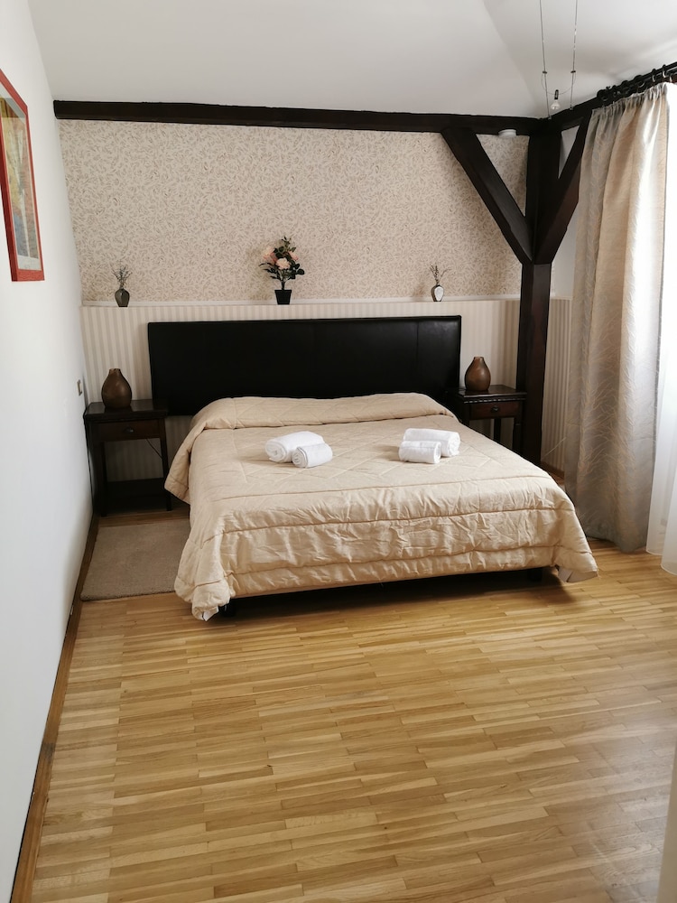 PRINCE RESIDENCE(FORMERLY VESUVIO PRICE RESIDENCE APARTHOTEL) 10/75