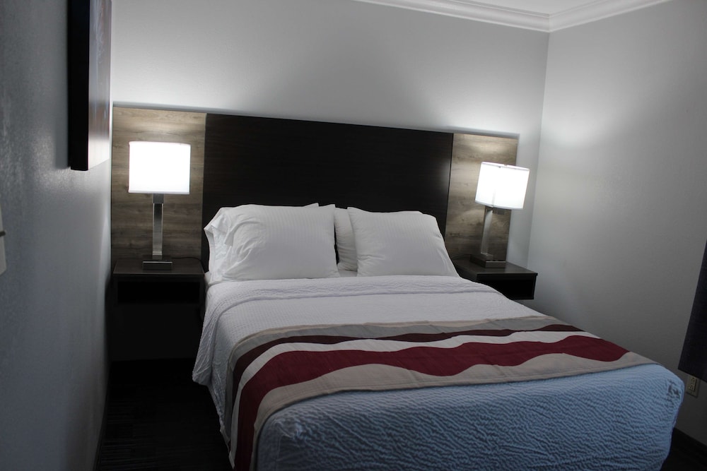 Best Western Medical Center North Inn and Suites Near Six Flags 12/37