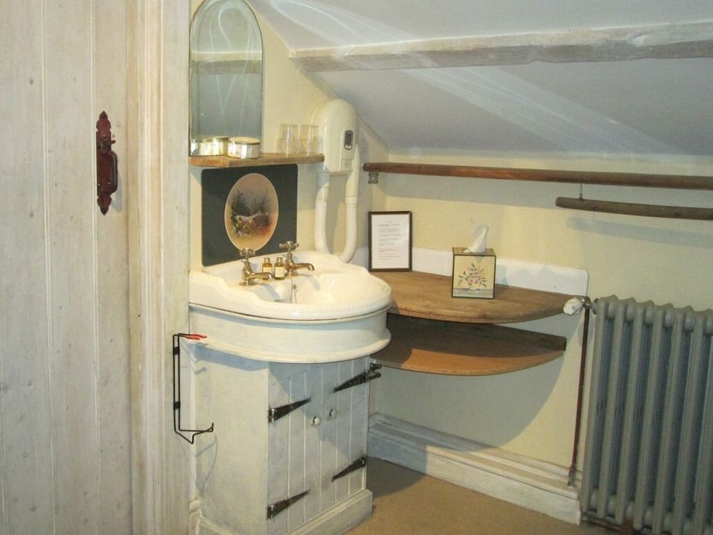 Grand, East, Suite, King Bed