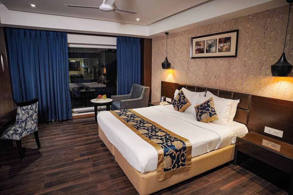 Hotel Saffron Crest 15/40