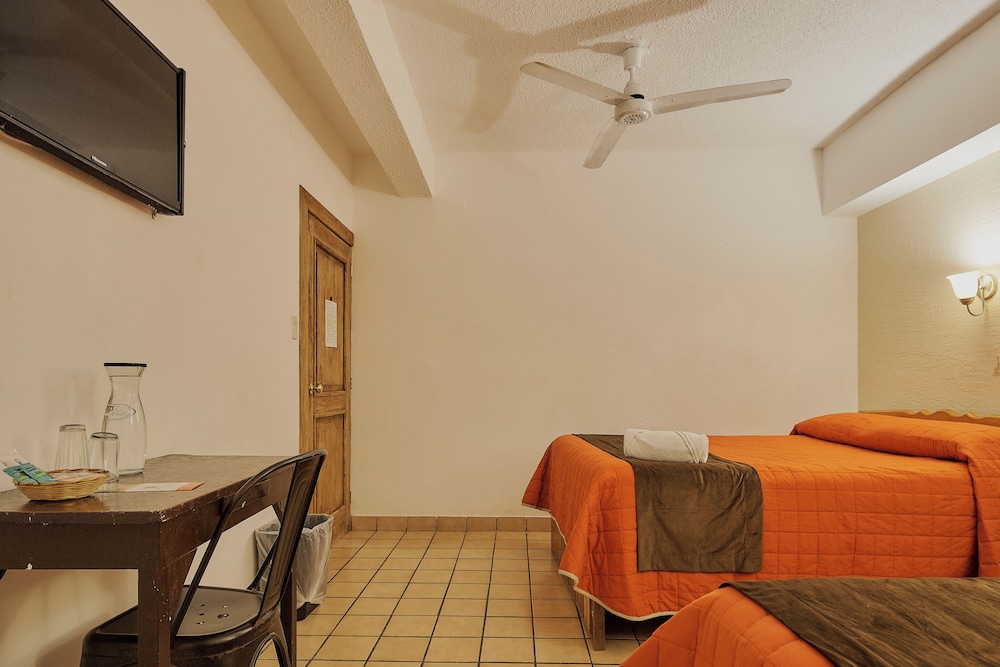 Hotel Cervantino 29/50
