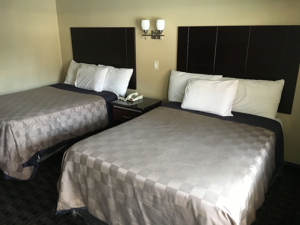 Del Amo Inn 7/26