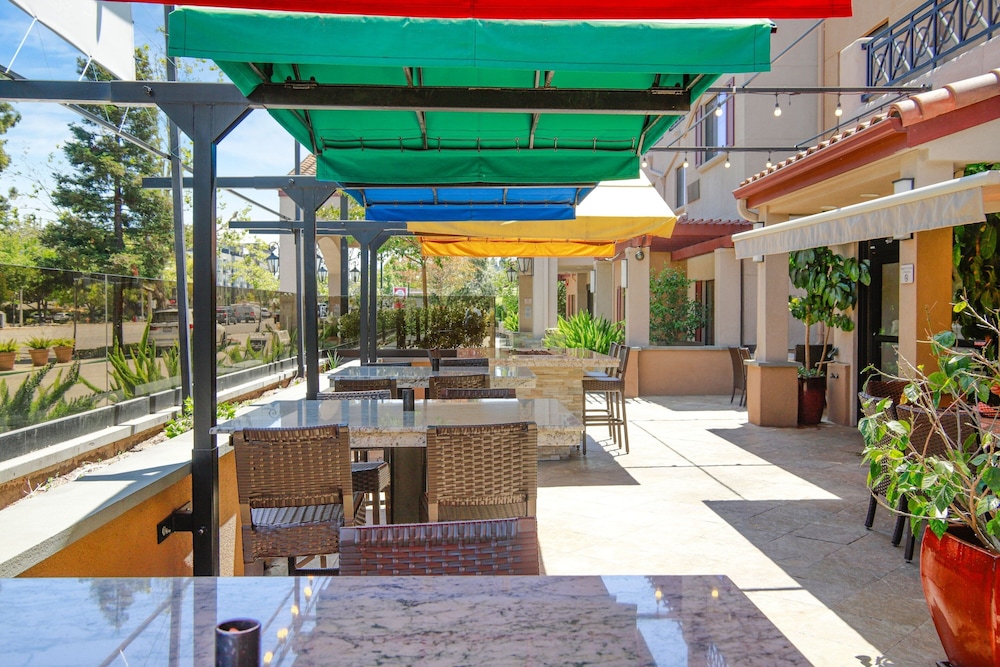 Courtyard By Marriott Palo Alto Los Altos 8/70