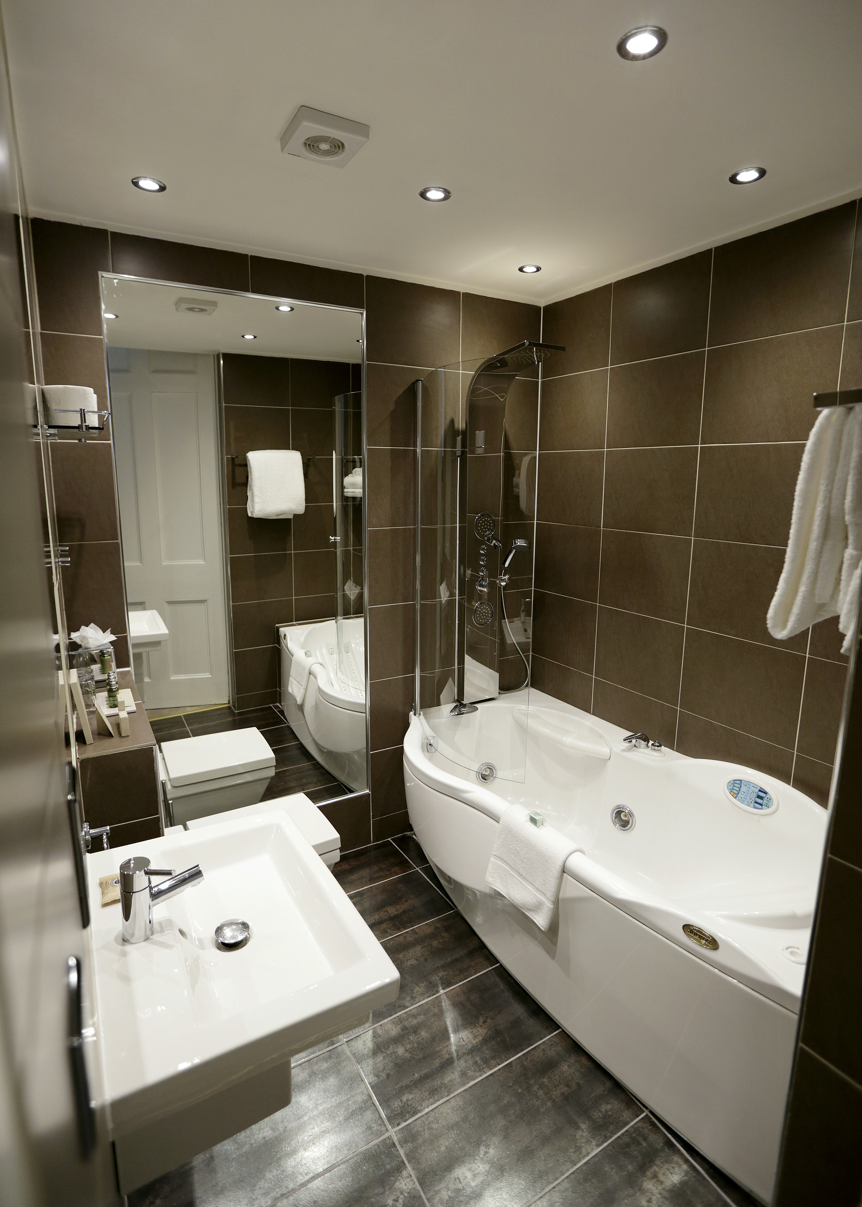 Nira Caledonia Hotel 67/69