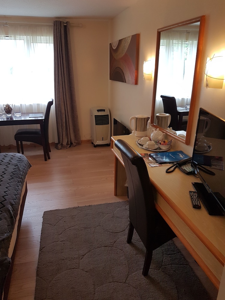 Travel Plaza Hotel 50/69