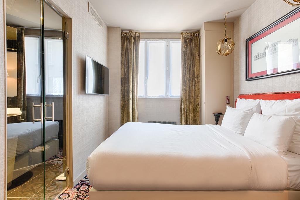 Room at NEW Hotel Republique, PARIS