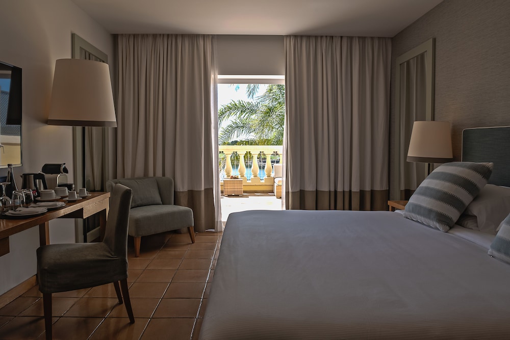 Tropical, Retreat, King Bed