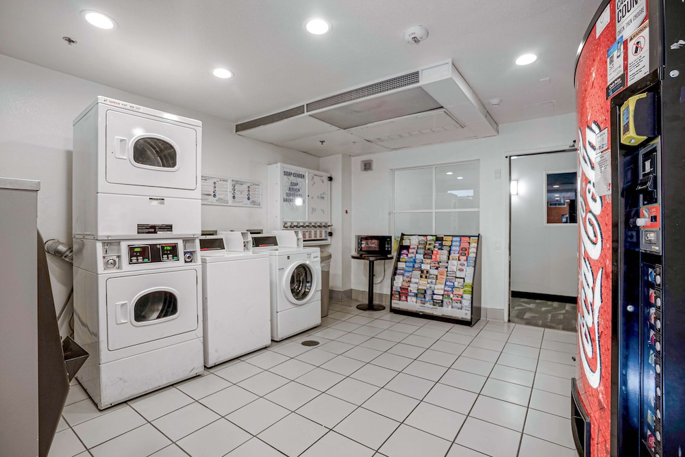 Motel6 San Diego, CA - Downtown 10/50