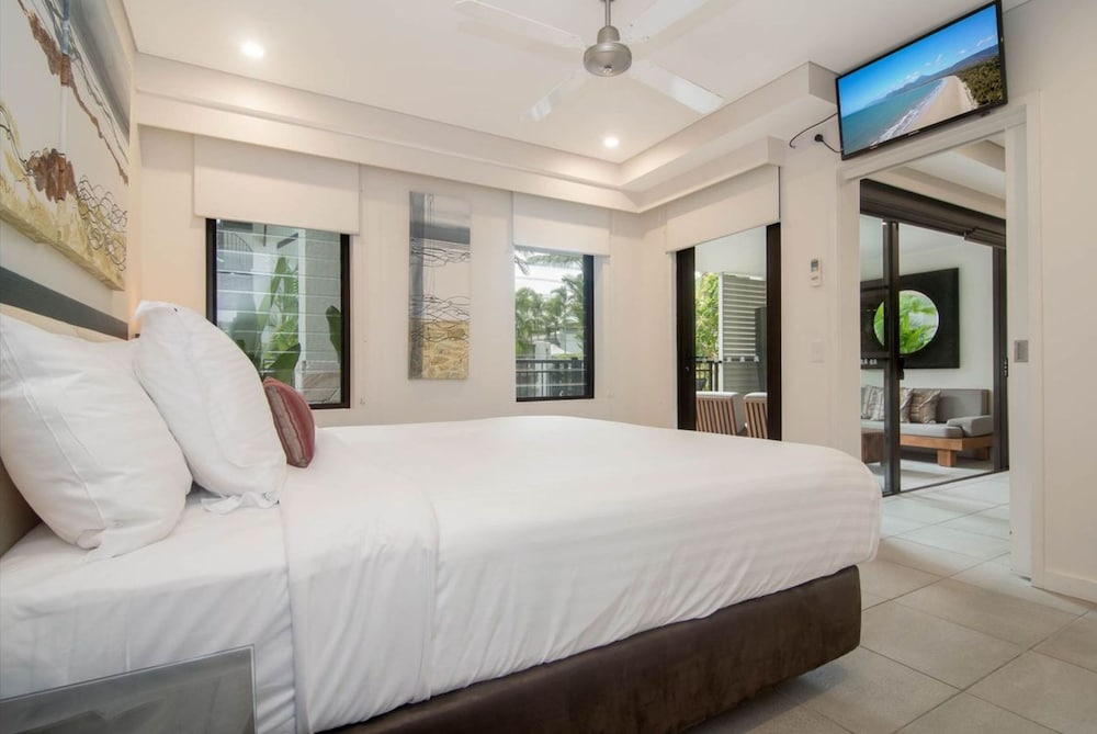 Penthouse, 2 King Beds, Beach Side, Pool View