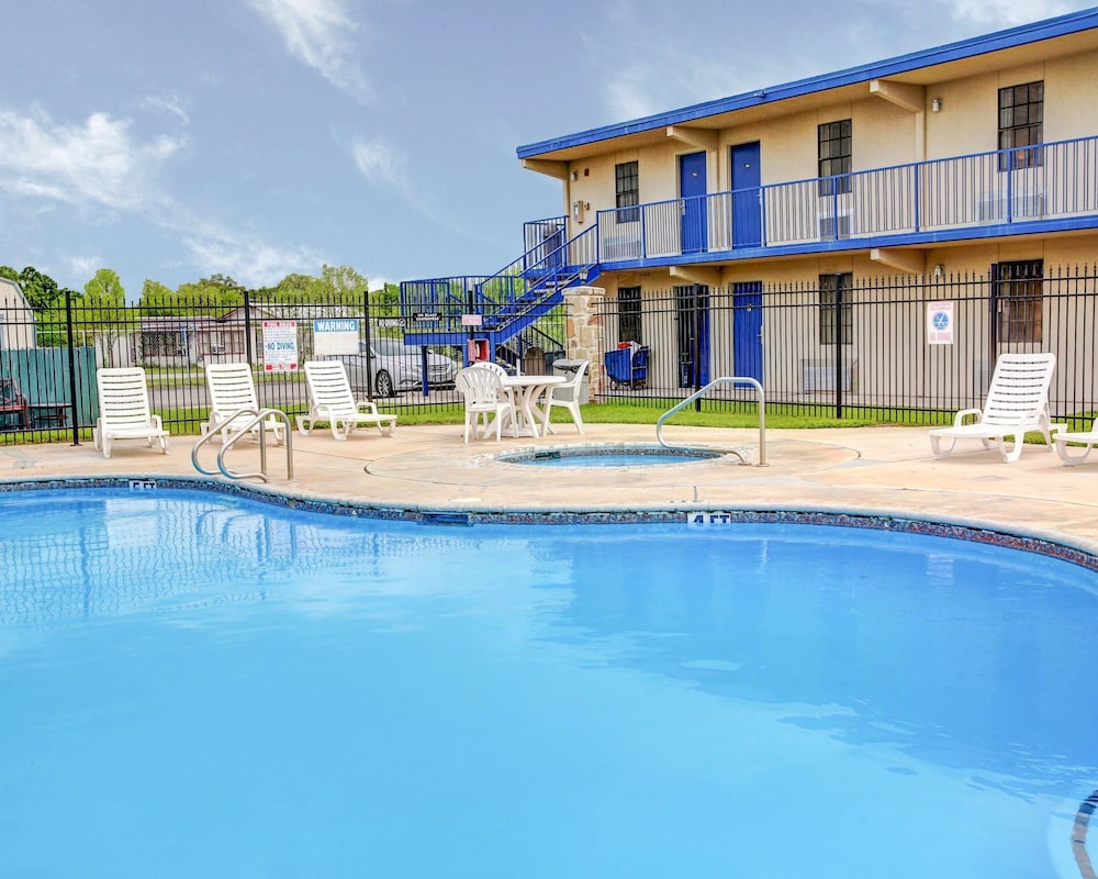 Rodeway Inn New Braunfels - San Antonio Area 6/39