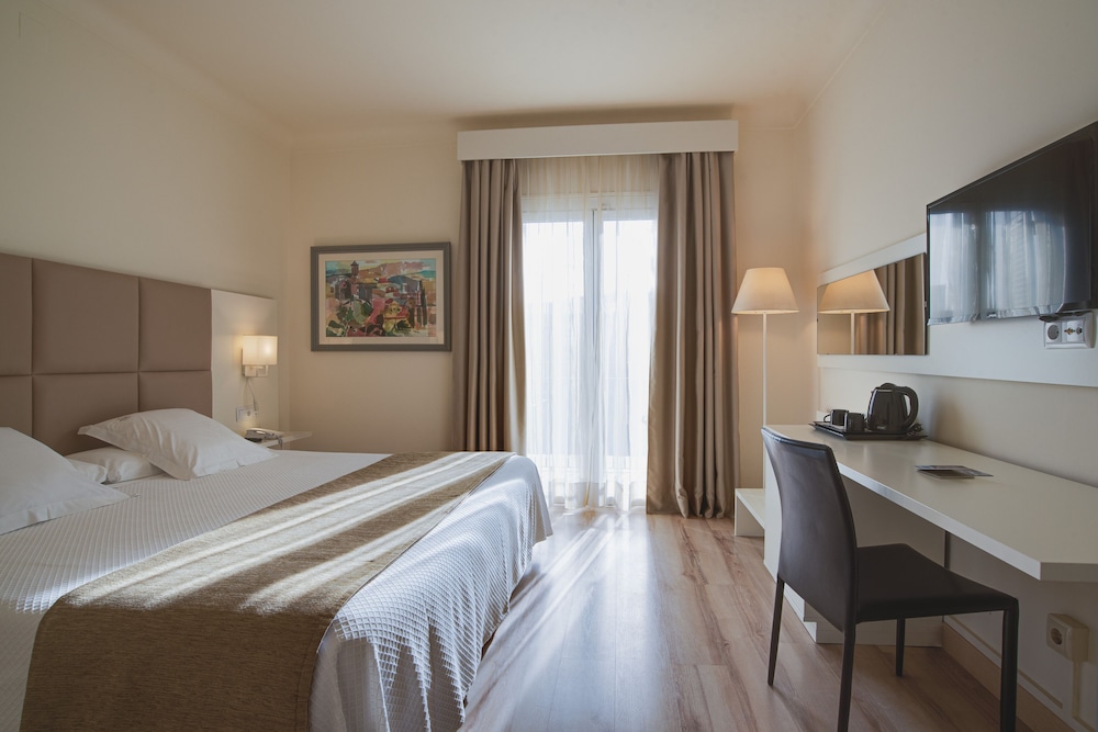 Hotel Pirineos Figueres 12/48