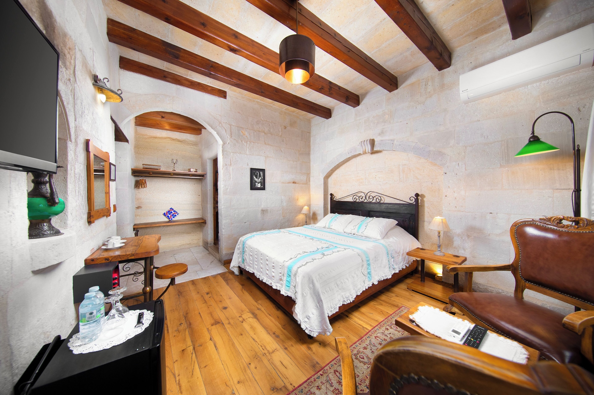 STONE, DOUBLE BED