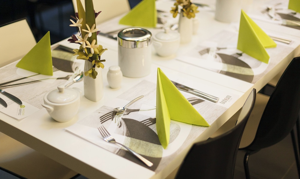 BOHEM ART HOTEL 48/59