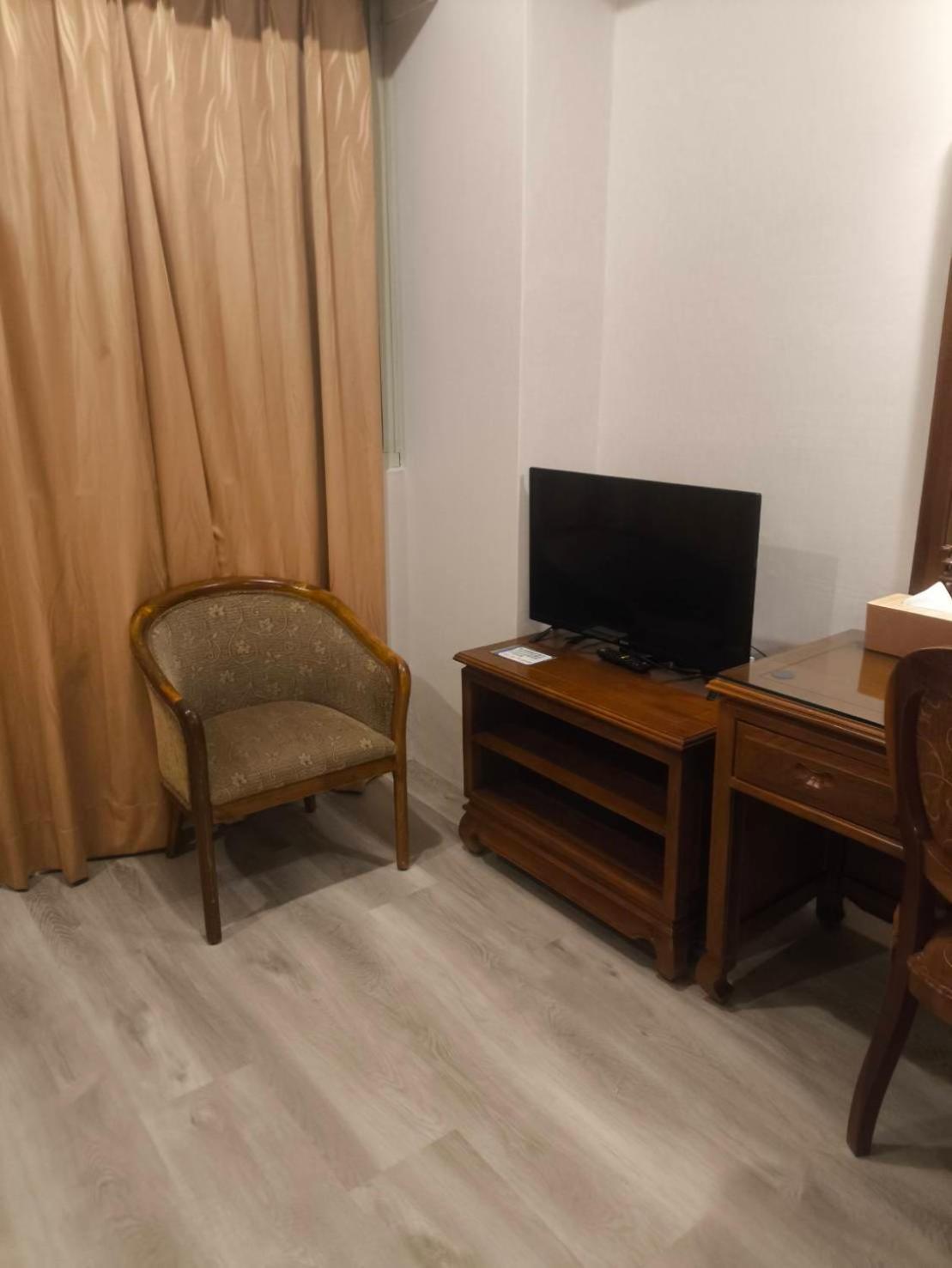 Champion Hotel 37/50