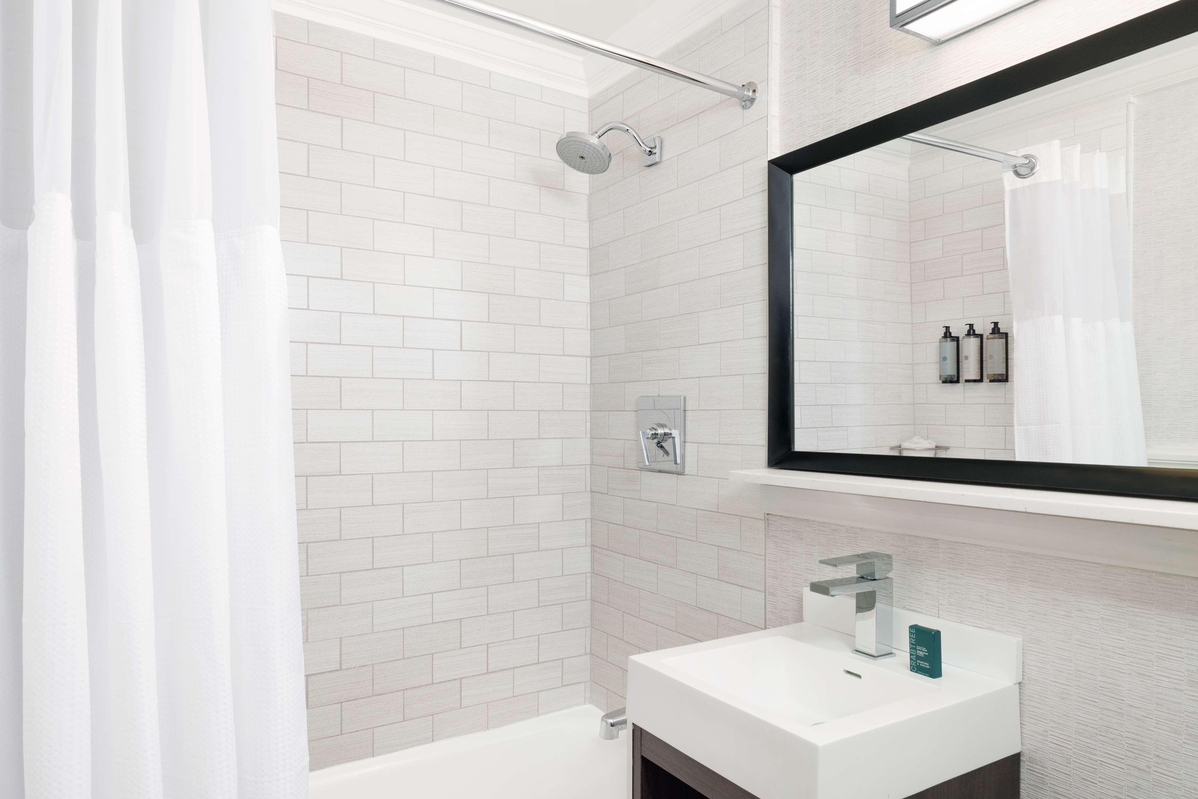 غرفة بسرير كينج، Hilton Boston Park Plaza 6/6