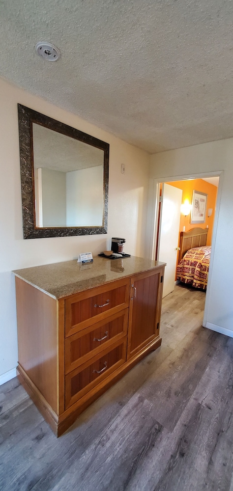 Anaheim National Inn 8/72