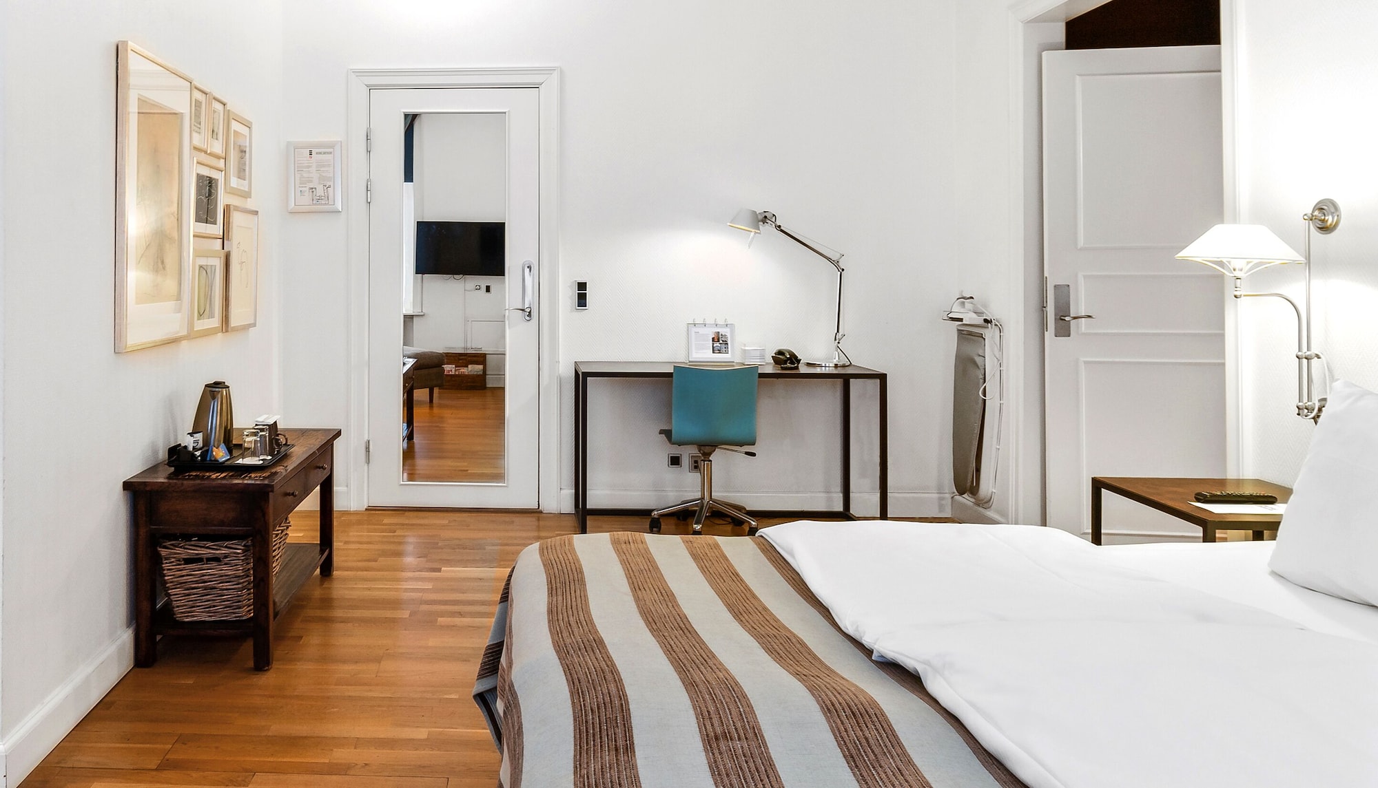 جناح جونيور بسرير كينج، Hotel Kong Arthur 2/10