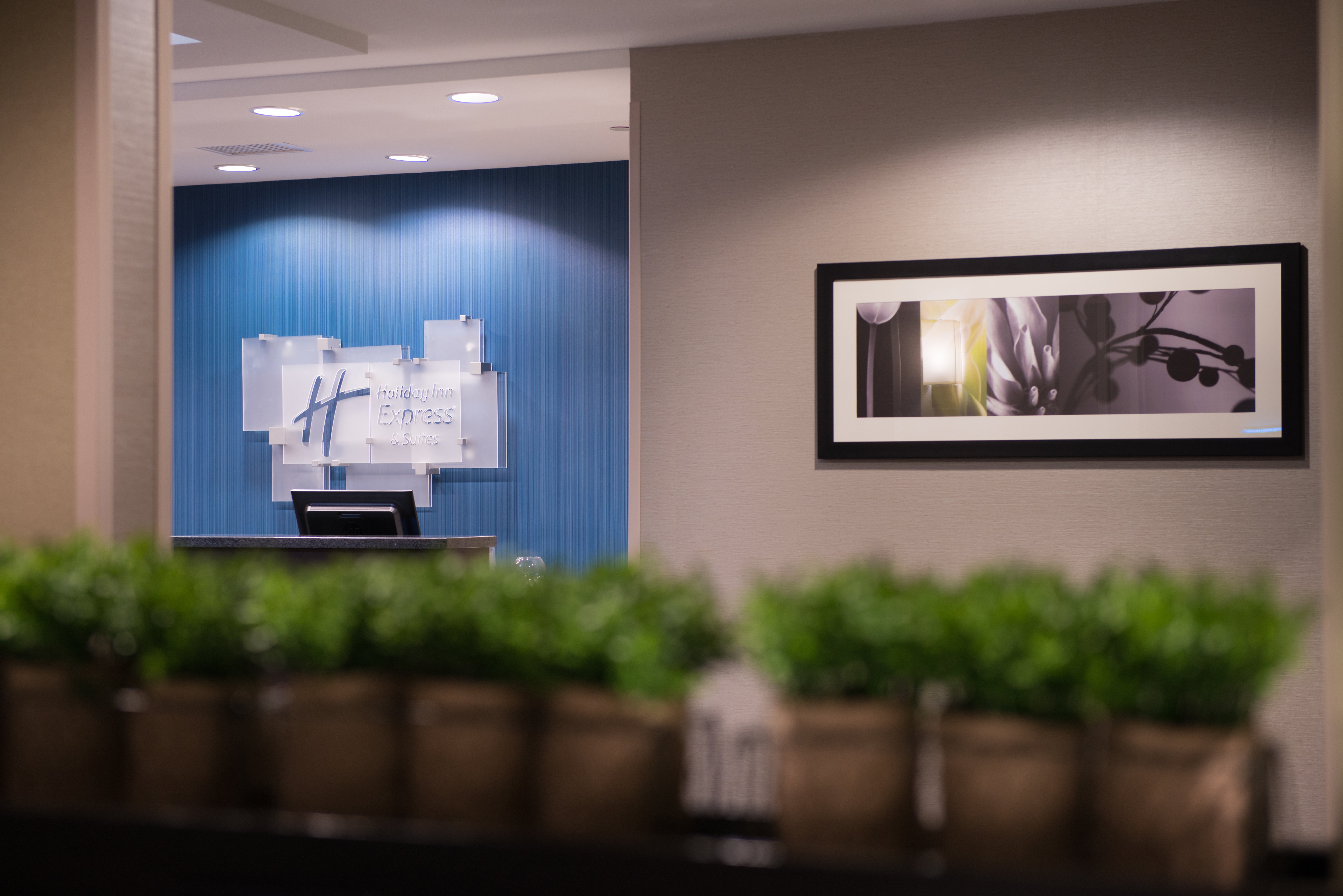 Holiday Inn Express Suites Bakersfield Airport 10/22
