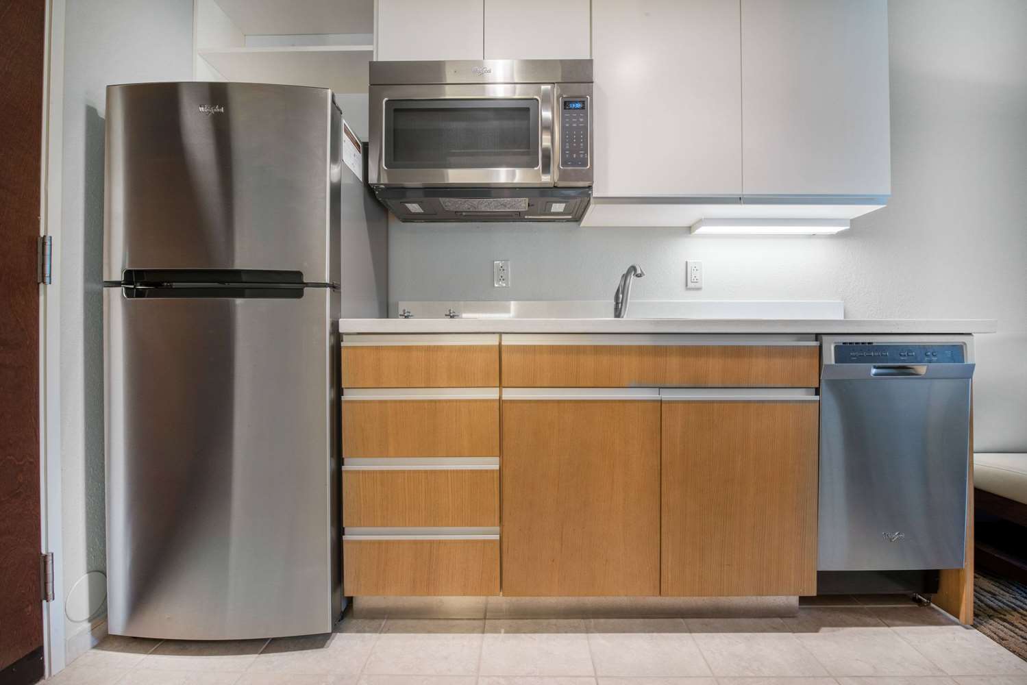 Hawthorn Suites by Wyndham Bridgeport/Clarksburg 2/18