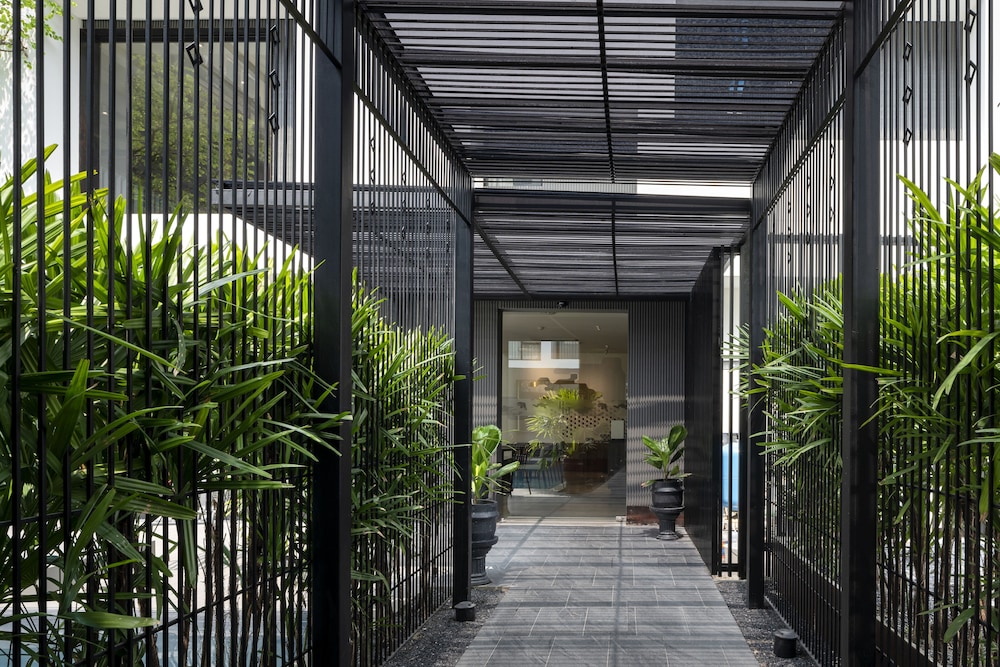 Lilit Bang Lumphu Hotel 61/66