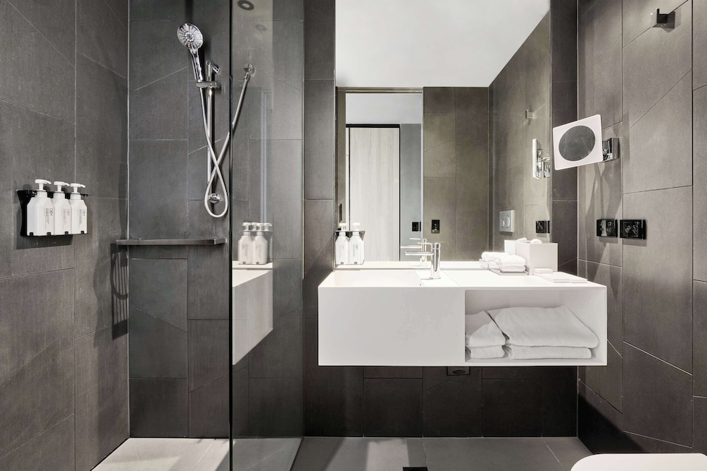 غرفة بريميير بسرير كينج بإطلالة، Vibe Hotel Melbourne Docklands 3/4