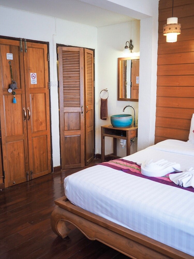 Rustic Guesthouse 15/50