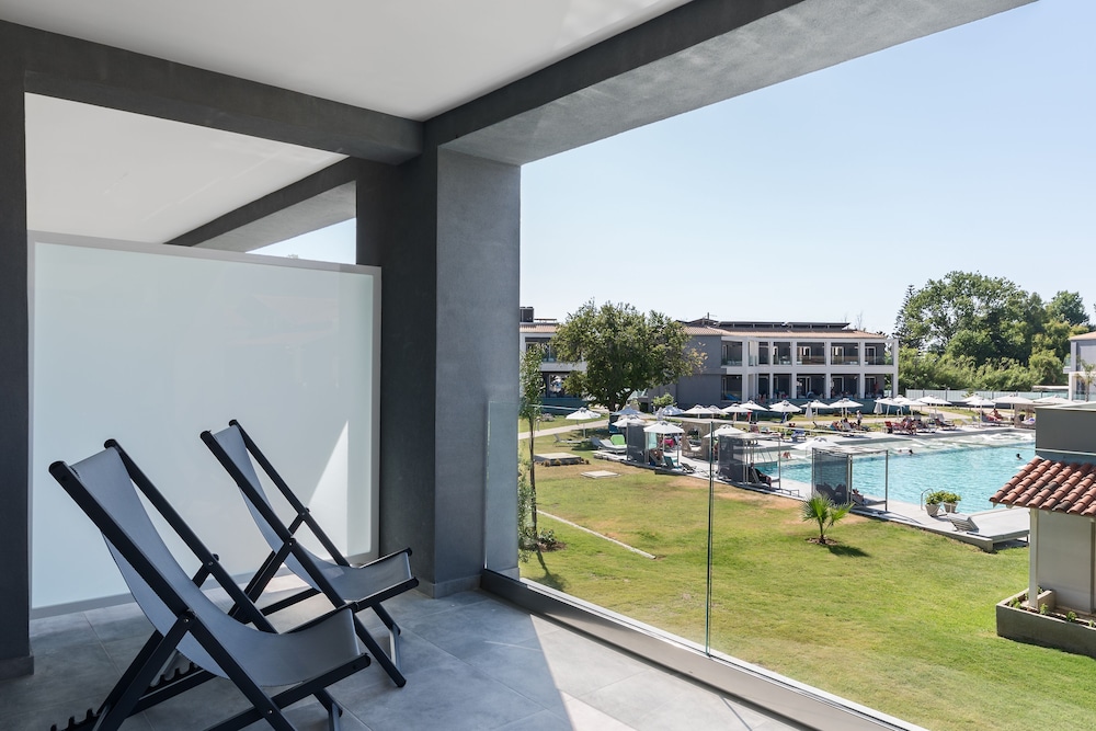 Acharavi Beach Hotel 51/84