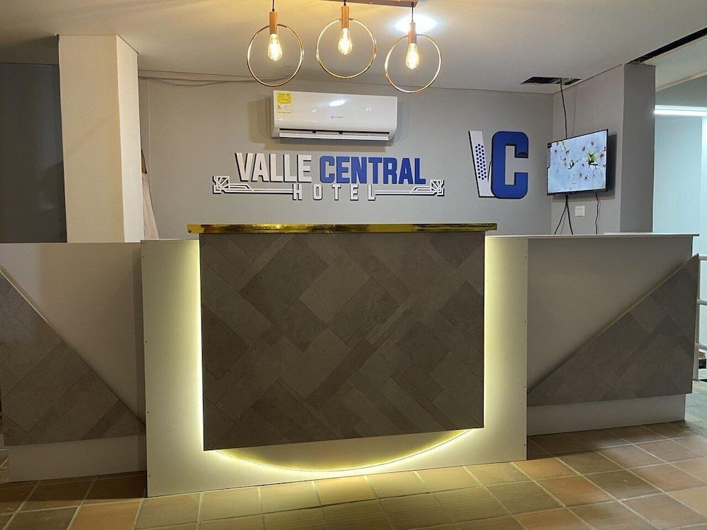 Hotel Valle Central 6/19