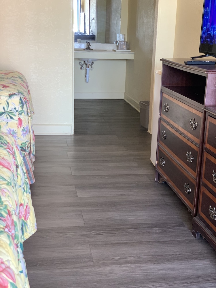 Motel 6 Williamston, NC - Highway 17 6/61