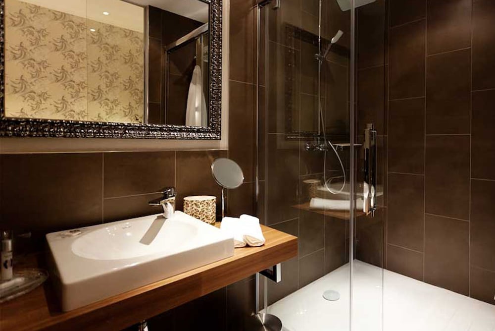 Vasanta Hotel Boutique 48/50